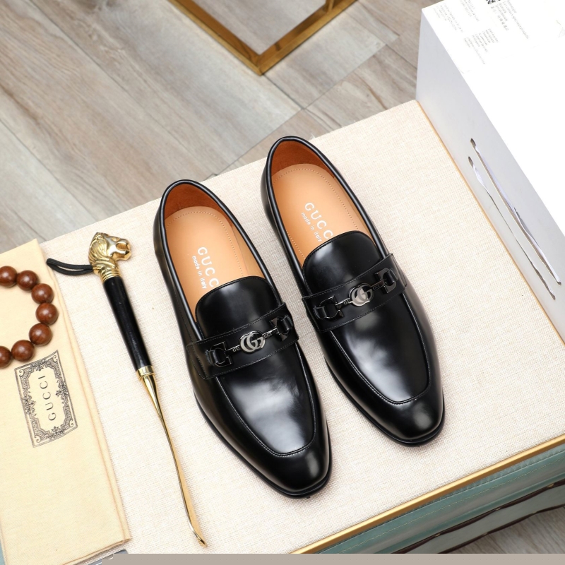 G*u*i leather shoes